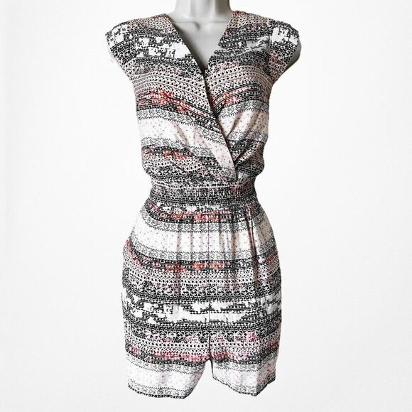 BCBGeneration White Gray Casual V-Neck Printed Striped Romper Dress Size S/M - Picture 4 of 6